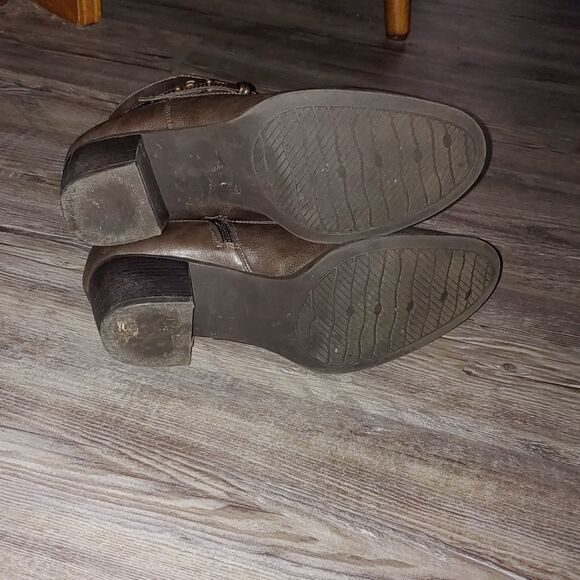 White Mountain brown strap ankle booties boots Sz 9.5W - Picture 7 of 8